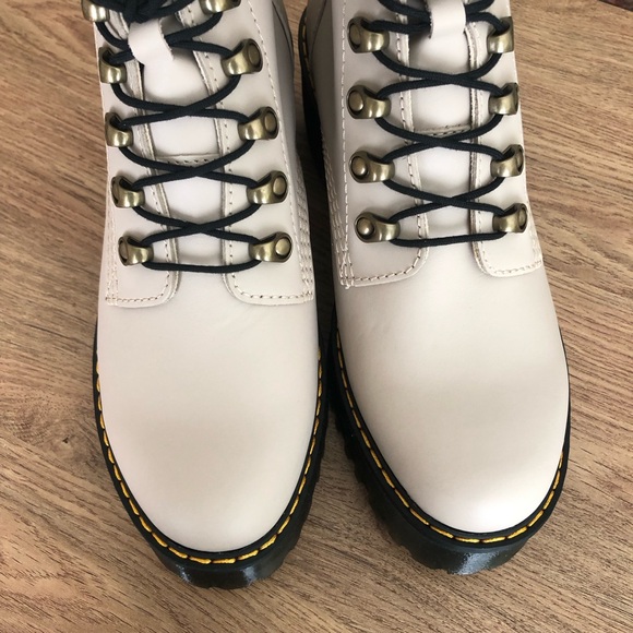 NIB $200 Dr. Martens Leona Combat Boot in Vintage Taupe Sendal -6US and 9US! - Picture 8 of 13
